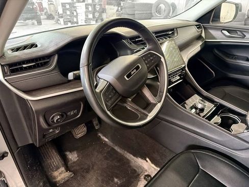 Used 2022 Jeep Grand Cherokee Limited w/ Luxury Tech Group II image 8