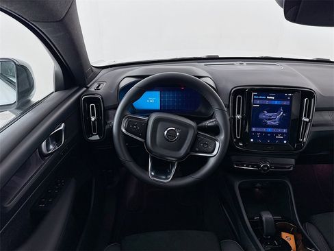 Used 2023 Volvo C40 P8 Recharge Plus image 22