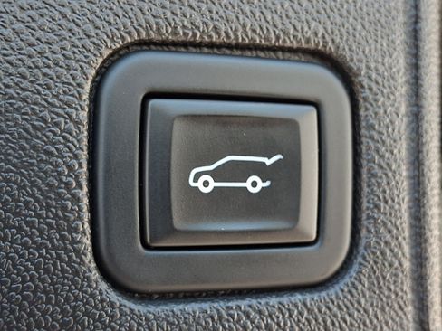 Used 2023 GMC Terrain SLT w/ Infotainment Package II AWD/4WD image 31