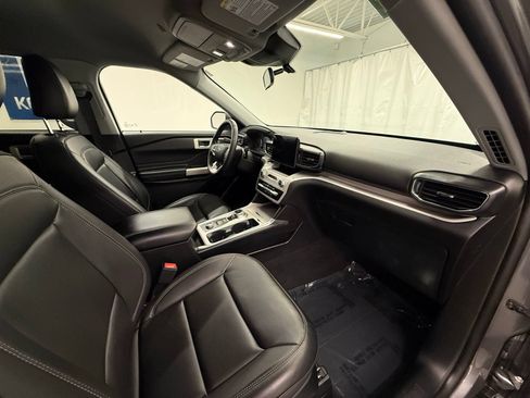 Used 2024 Ford Explorer XLT w/ Equipment Group 202A AWD/4WD image 8