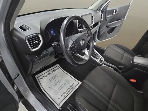 Used 2022 Hyundai Venue SEL FWD image 13