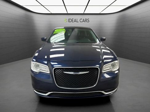 Used 2016 Chrysler 300 Limited RWD image 2