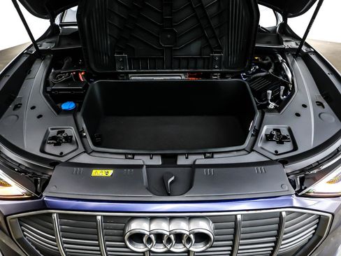 Used 2022 Audi e-tron Premium image 11