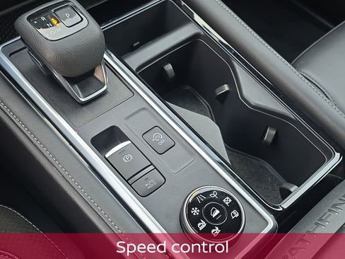 Used 2025 Nissan Pathfinder SL w/ SL Premium Package image 24