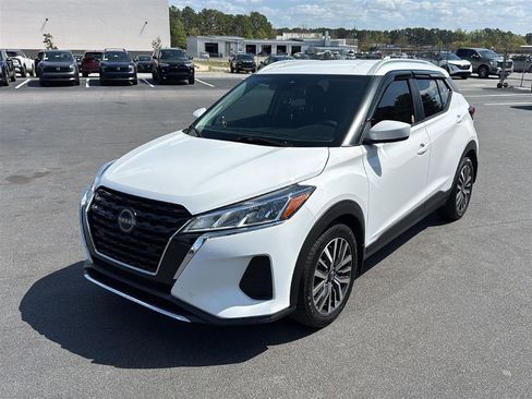Used 2023 Nissan Kicks SV image 17