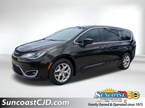 Certified 2019 Chrysler Pacifica Touring Plus w/ Tire & Wheel Group FWD image 1
