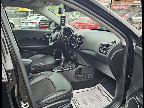 Used 2019 Jeep Compass Latitude image 9