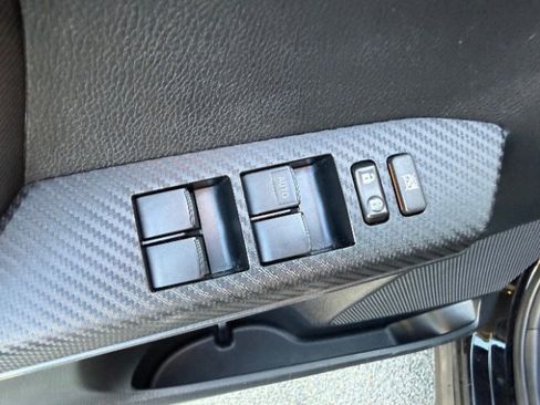 Used 2015 Toyota RAV4 LE image 18