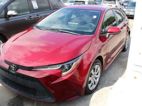 Used 2022 Toyota Corolla LE FWD image 3