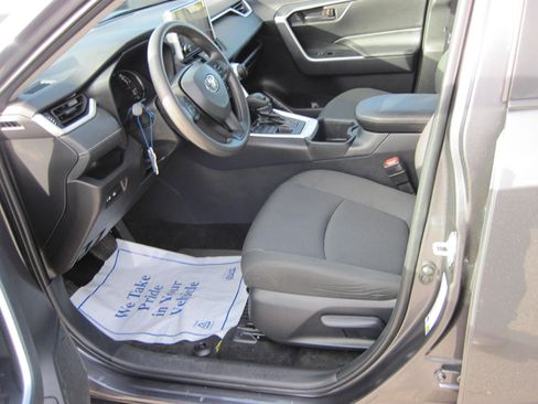 Used 2024 Toyota RAV4 LE image 10