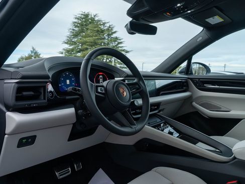 New 2025 Porsche Macan 4S Electric image 4
