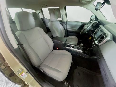 Used 2019 Toyota Tacoma SR5 RWD image 27
