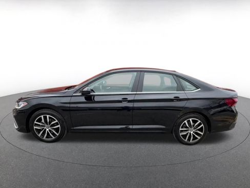 Used 2025 Volkswagen Jetta SE image 9
