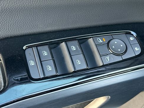 New 2025 Nissan Pathfinder SL image 14