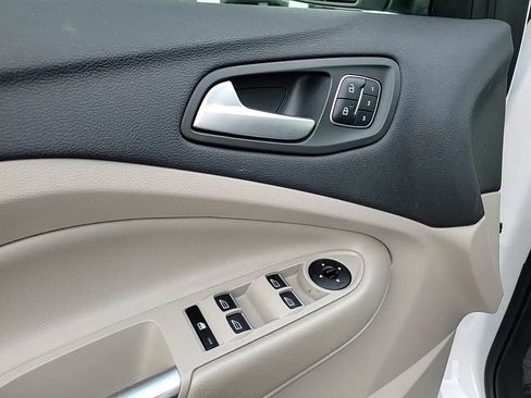 Used 2019 Ford Escape Titanium image 12