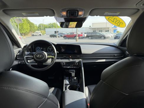 Used 2025 Hyundai Elantra Limited image 23