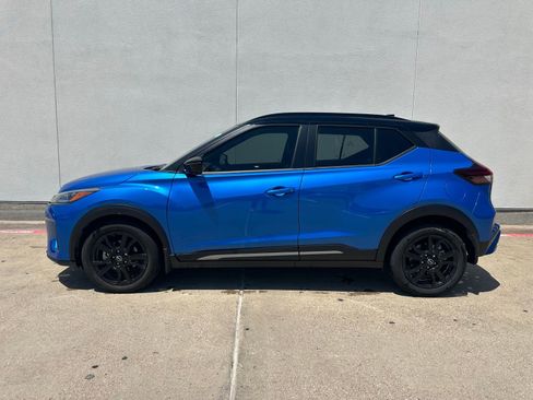 Used 2023 Nissan Kicks SR w/ SR Premium Package FWD image 4