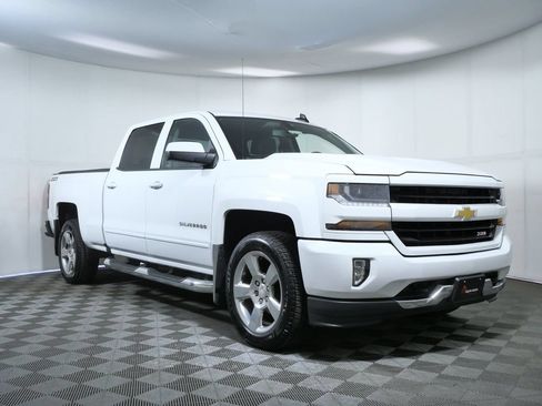 Used 2018 Chevrolet Silverado 1500 LT w/ All Star Edition AWD/4WD image 9