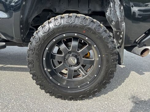 Used 2014 Toyota Tundra Limited w/ Limited Premium Package image 32