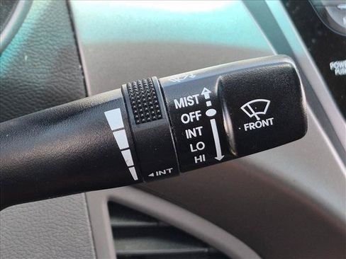 Used 2013 Hyundai Elantra GLS FWD image 13