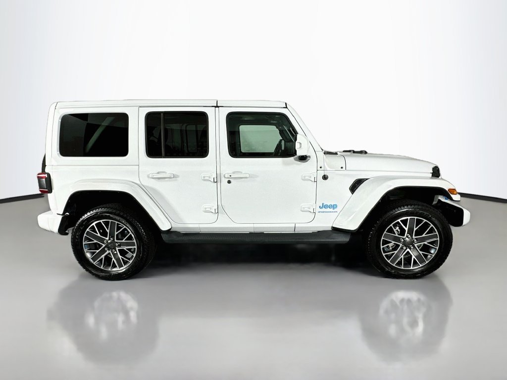Used 2023 Jeep Wrangler Unlimited Sahara AWD/4WD image 8