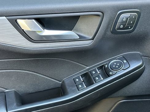 Used 2025 Ford Escape Platinum AWD/4WD image 14