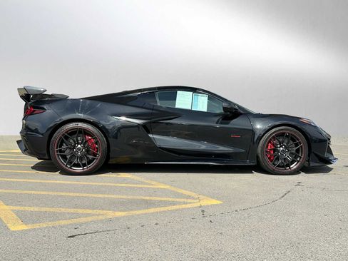 Used 2023 Chevrolet Corvette Z06 w/ Z07 Performance Package image 8
