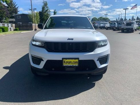 Used 2024 Jeep Grand Cherokee Limited w/ Luxury Tech Group II AWD/4WD image 10
