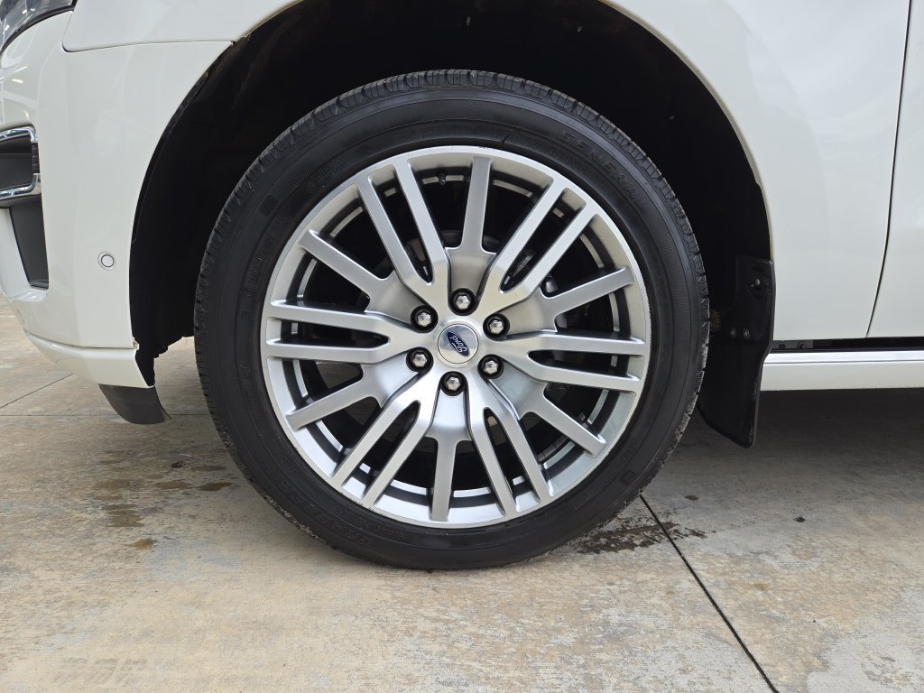Used 2024 Ford Expedition Platinum AWD/4WD image 10