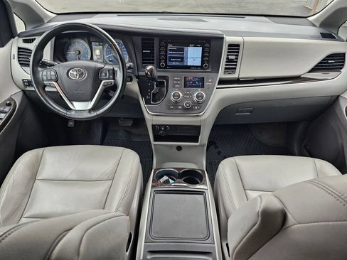 Used 2018 Toyota Sienna XLE AWD/4WD image 21
