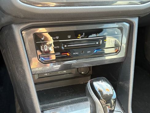 Used 2024 Volkswagen Tiguan SE image 11