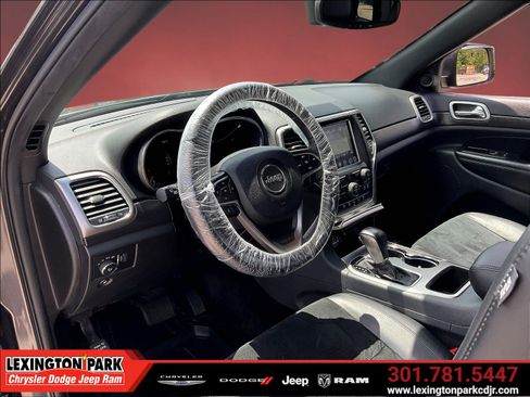 Used 2018 Jeep Grand Cherokee Altitude AWD/4WD image 16