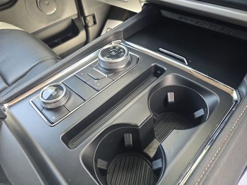 Used 2023 Ford Expedition XLT image 16