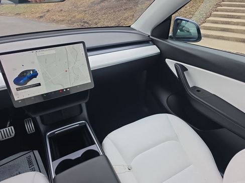 Used 2022 Tesla Model Y Performance image 19