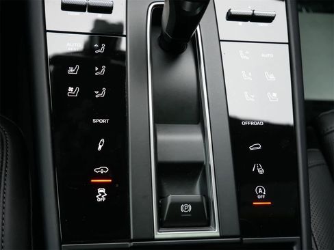 New 2025 Porsche Macan S image 21