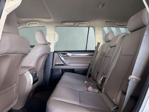 Certified 2022 Lexus GX 460 Premium w/ Premium Package AWD/4WD image 11