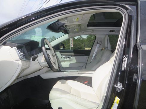 Used 2018 Volvo V90 T6 Cross Country w/ Convenience Package AWD/4WD image 10