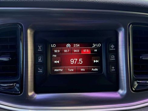 Used 2016 Dodge Challenger SXT RWD image 10