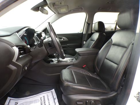 Used 2020 Chevrolet Traverse LT w/ LPO, Blackout Package image 15
