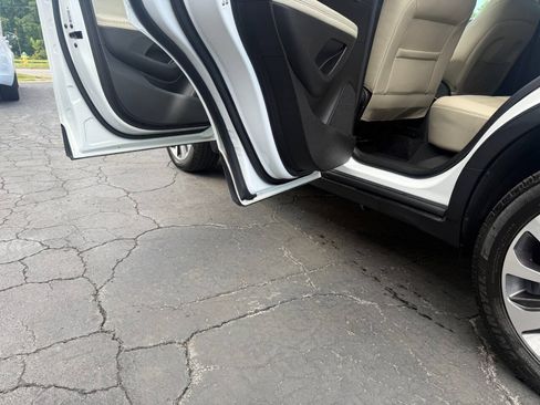 Used 2018 Buick Encore Essence AWD/4WD image 7
