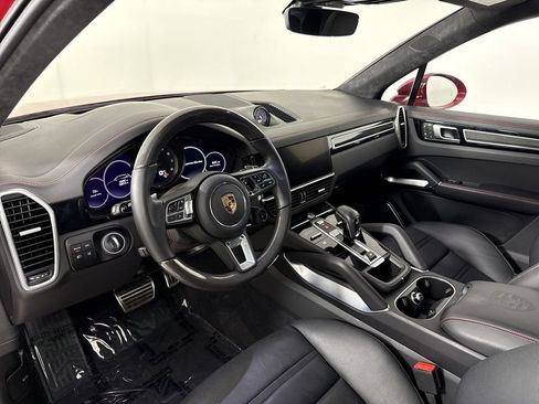 Certified 2023 Porsche Cayenne Turbo AWD/4WD image 4