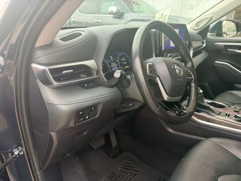 Used 2024 Toyota Highlander Limited AWD/4WD image 37