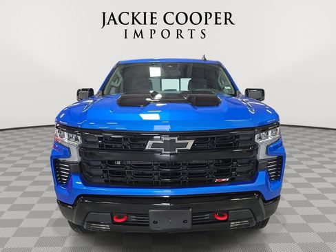 Used 2025 Chevrolet Silverado 1500 LT Trail Boss w/ Convenience Package II AWD/4WD image 2