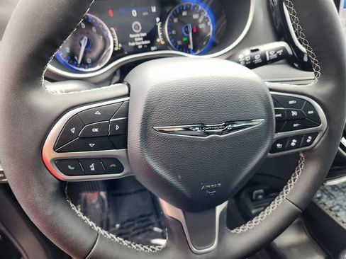 New 2025 Chrysler Pacifica Select FWD image 23