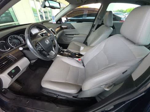 Used 2017 Honda Accord EX-L image 2
