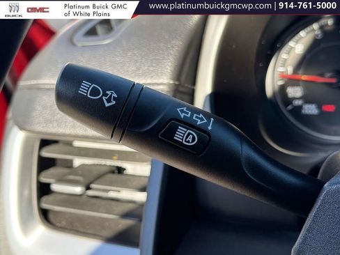 Used 2024 GMC Terrain SLE w/ Driver Convenience Package image 23