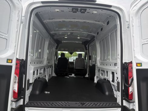 New 2026 Ford Transit 250 148 Medium Roof RWD image 35