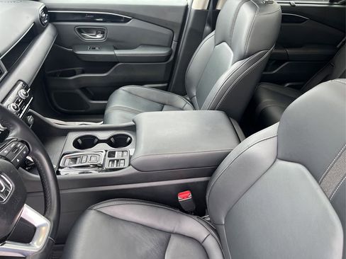 Used 2025 Honda Pilot Touring image 15