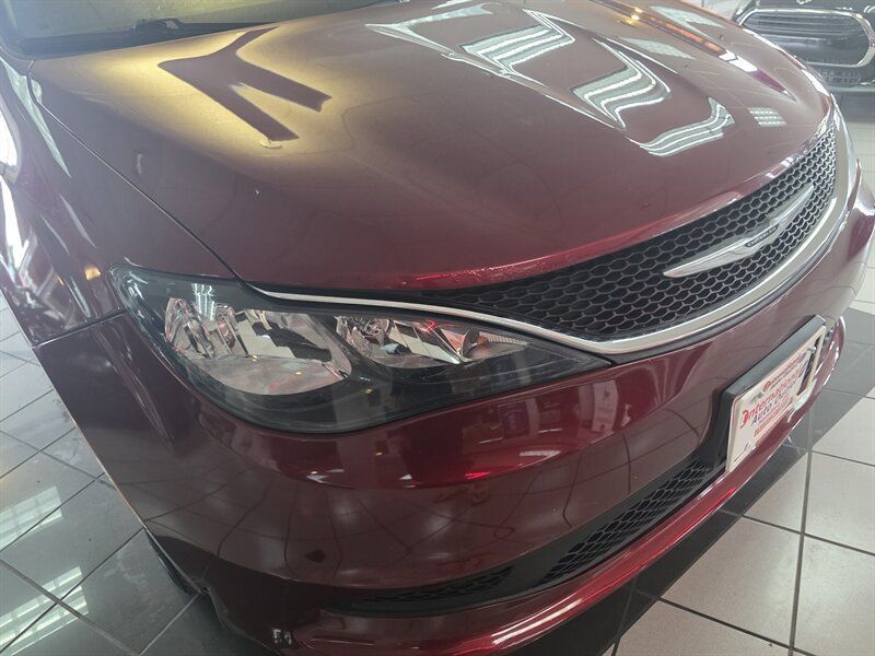 Used 2021 Chrysler Voyager LX FWD image 30