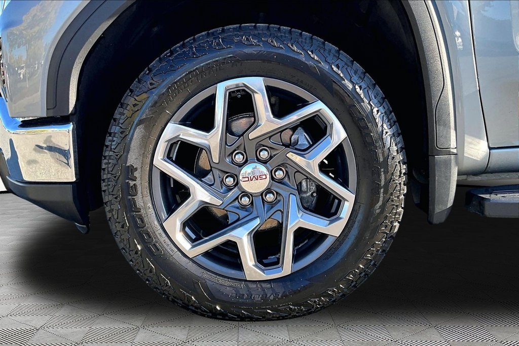 Used 2024 GMC Sierra 1500 SLT w/ SLT Premium Plus Package AWD/4WD image 22